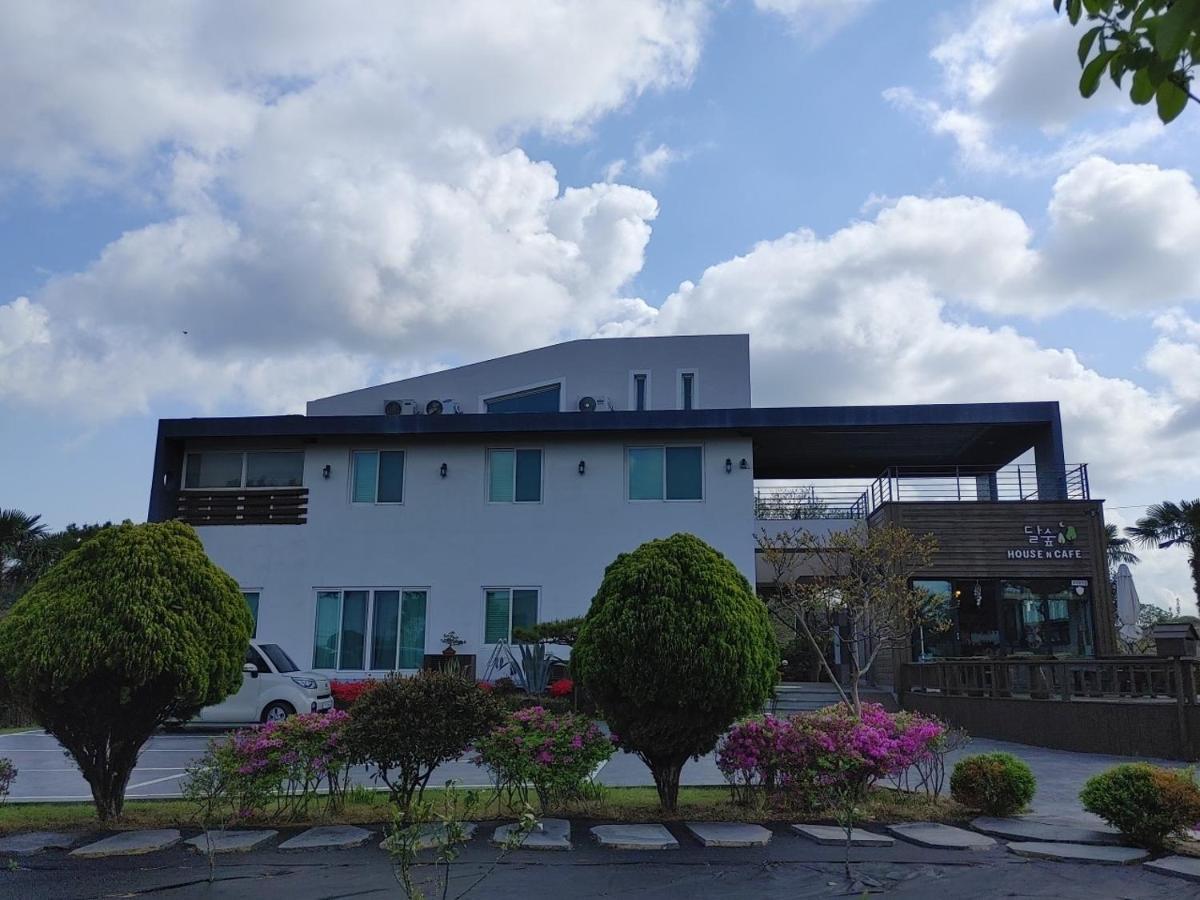 Moon Forest Guesthouse Jeju Exterior photo